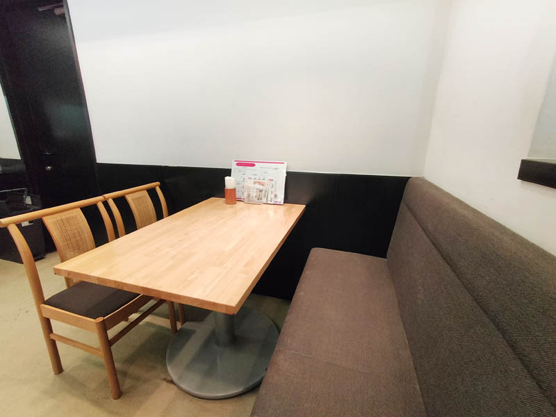 店舗奥の喫茶コーナー