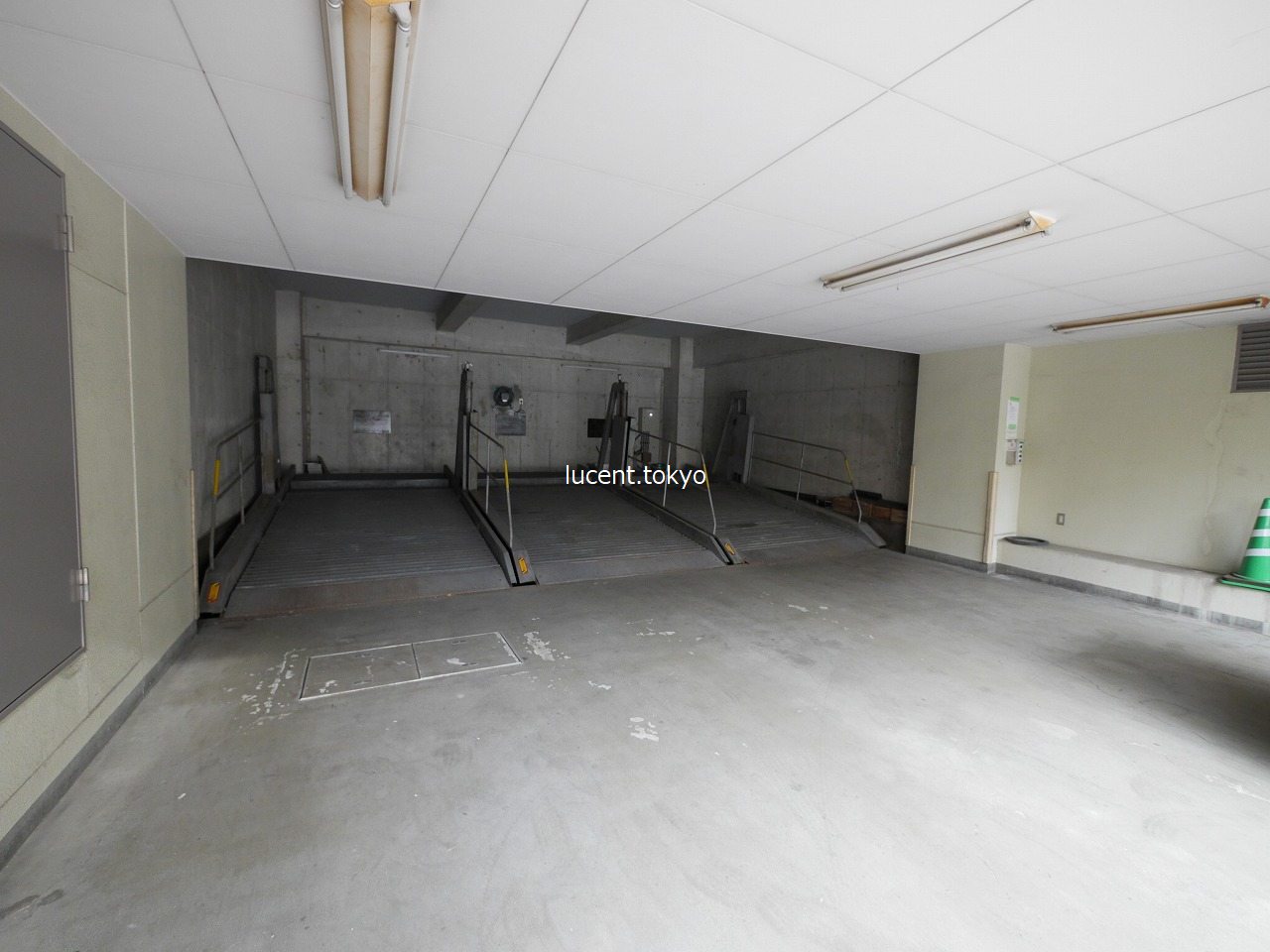【テナントオフィス／巣鴨３】ランドマークビル 駐車場部分